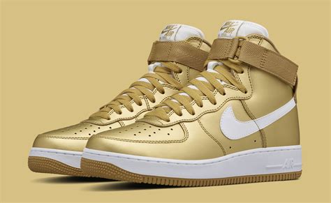 nike sneakers goud|gold nike sneakers.